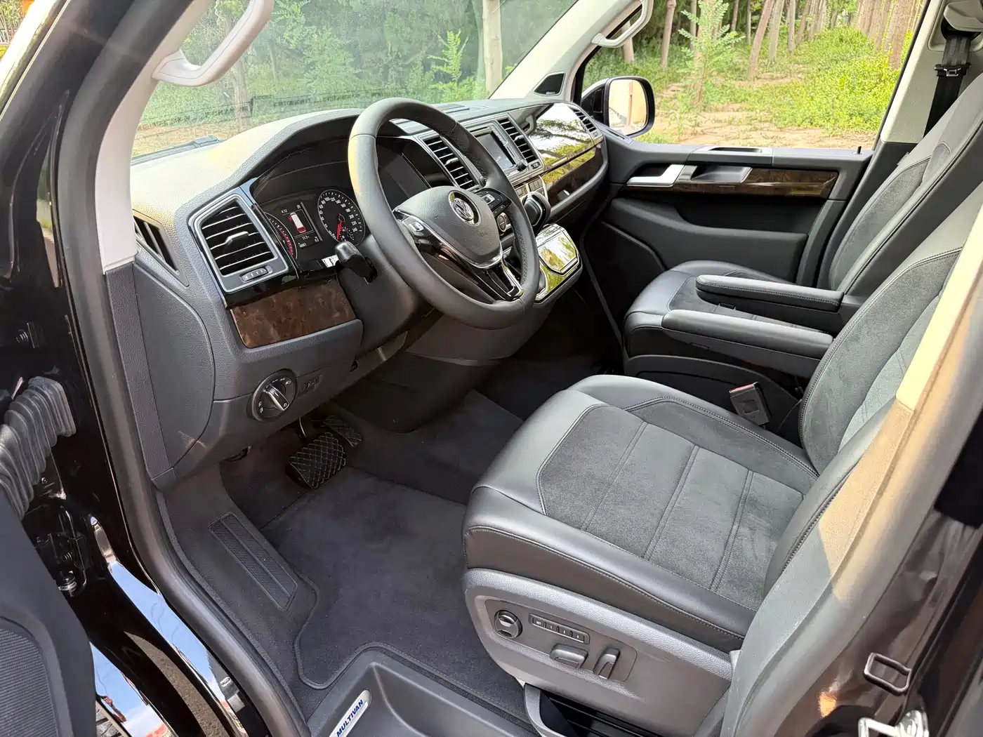 Volkswagen Multivan 2019 2018 2.0TSI 4WD Explorer Edition 7-Seater