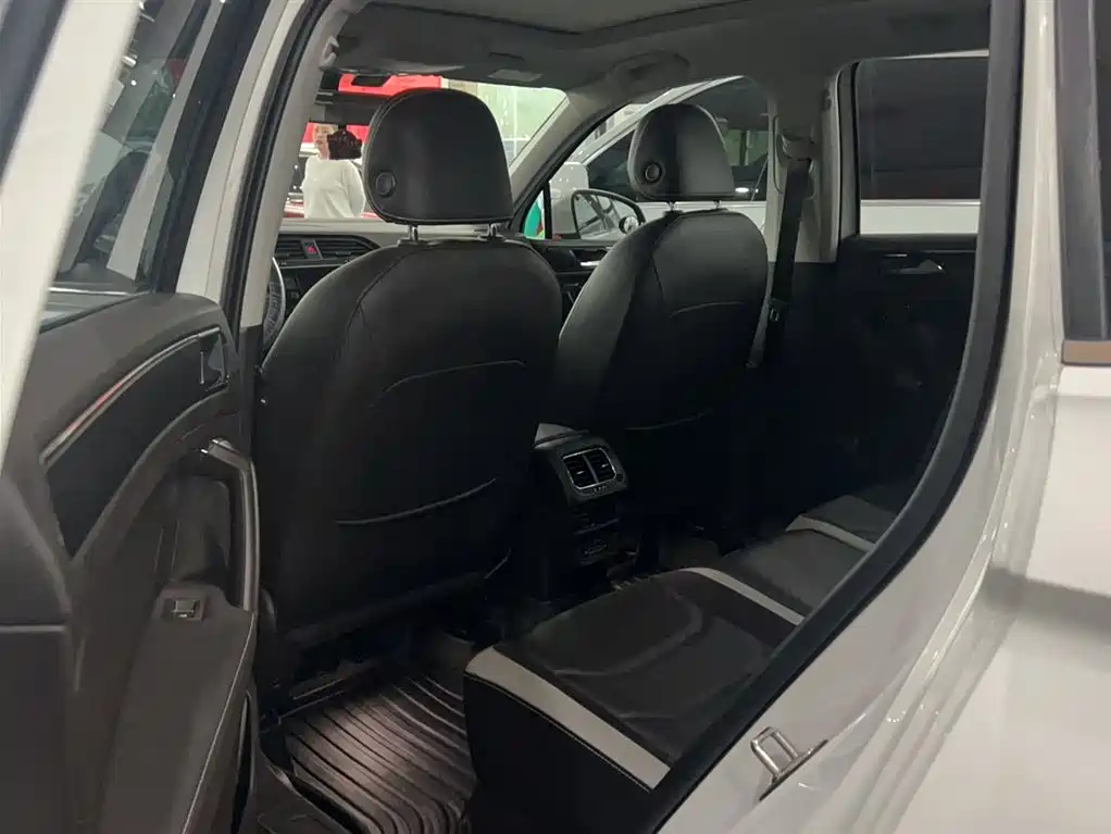 Volkswagen Tiguan L 2019 280TSI Auto 2WD Panorama Comfort Edition China V фото 9