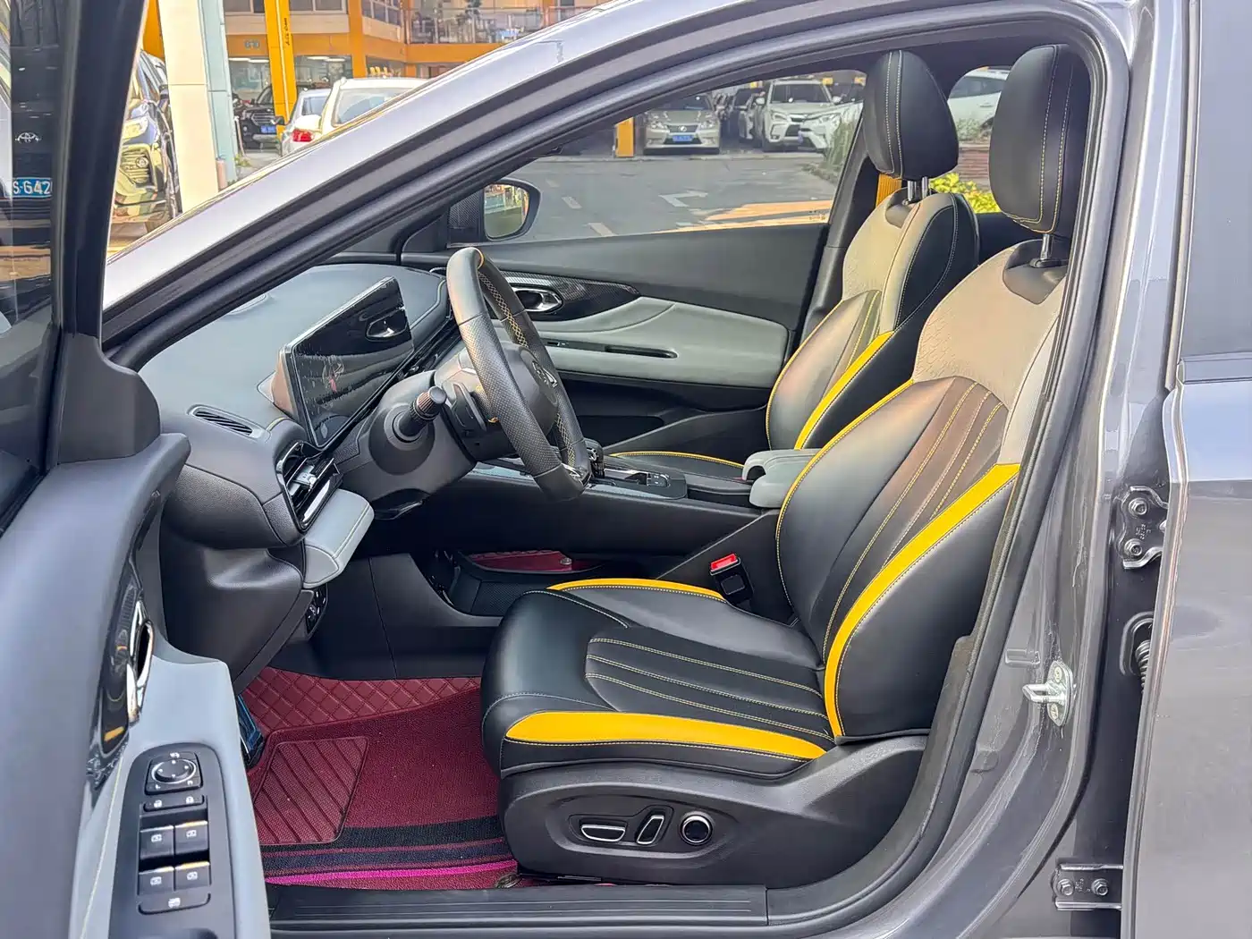 GAC Trumpchi Trumpchi Emkoo 2023 270T DCT J16 Edition фото 4
