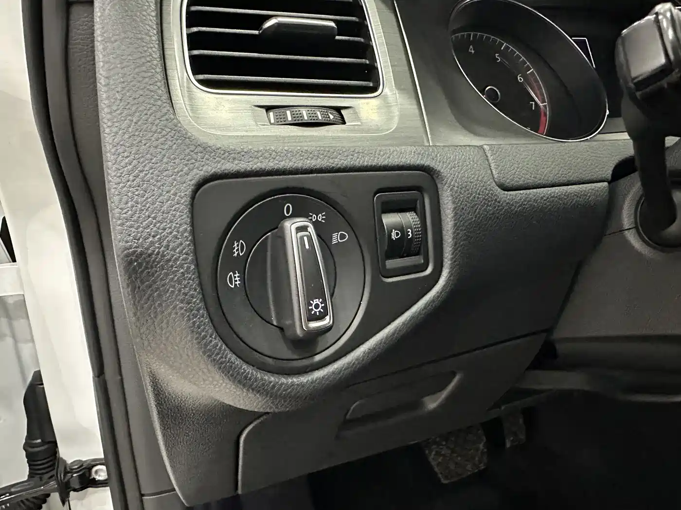 Volkswagen Golf 2016 230TSI Automatic Comfort фото 16