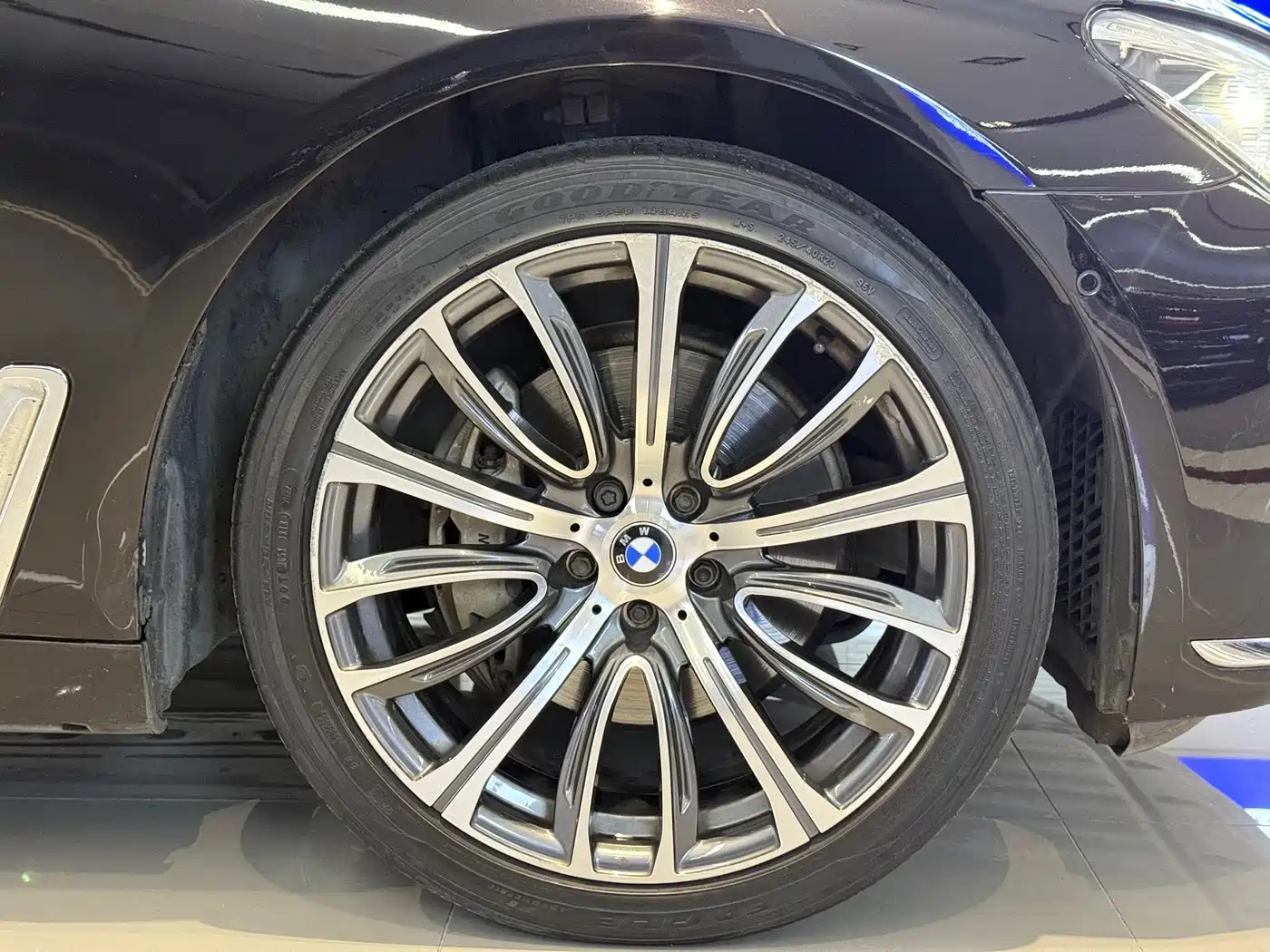 BMW 7 Series 2018 740Li xDrive Premium Type Excellence Package фото 17