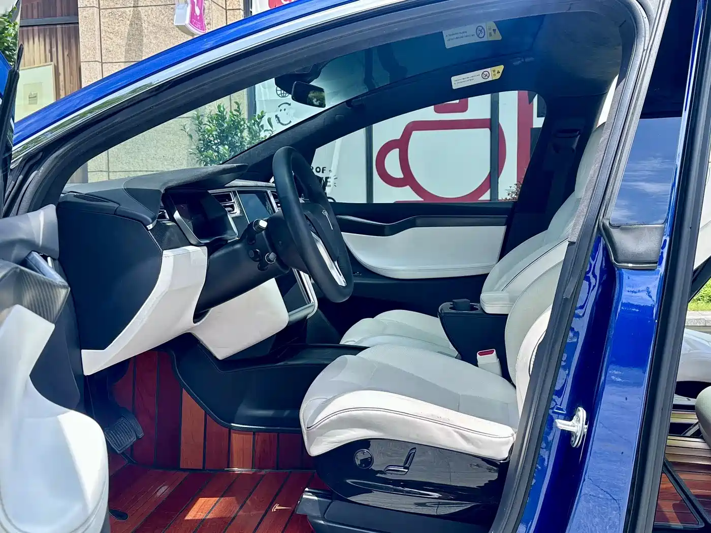 TESLA MODEL X