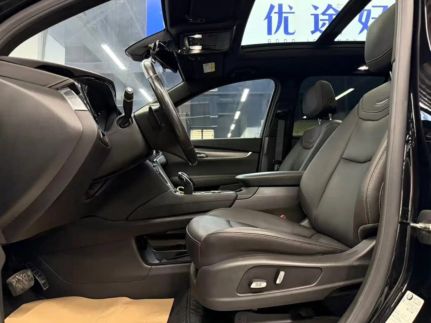 Cadillac XT6 2021 2.0T 6-Seater 4WD Trend Edition фото 2