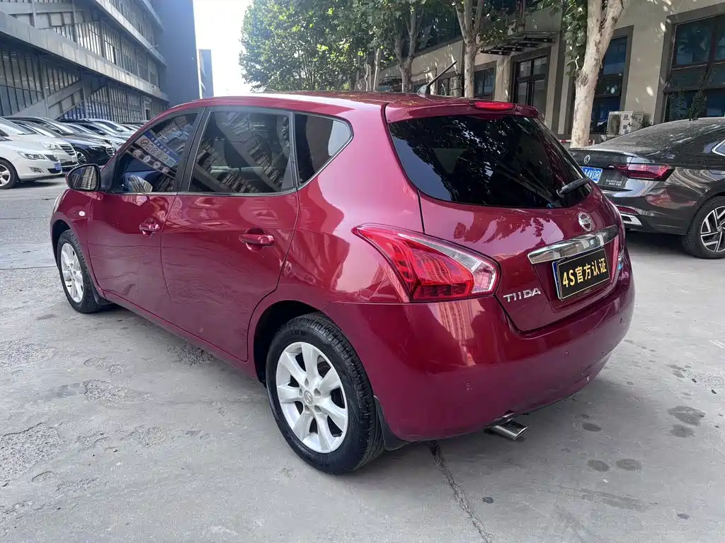 صورة 9 - Nissan Tiida