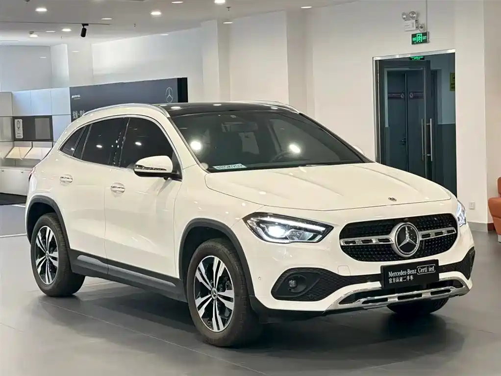MERCEDES-BENZ GLA