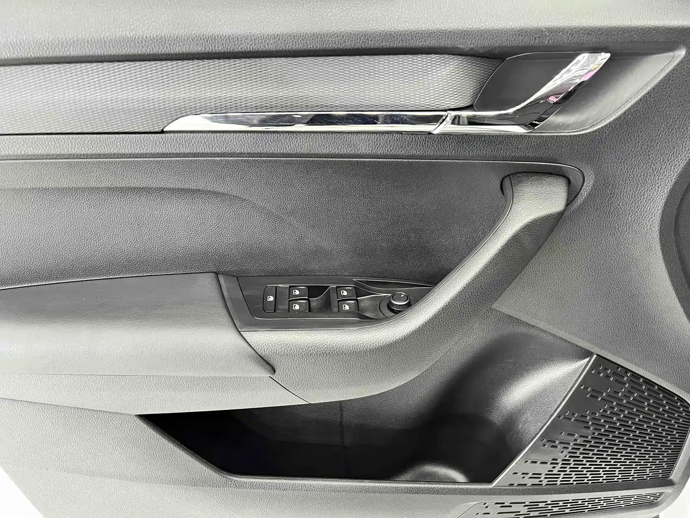 Škoda Kamiq 2023 Facelift 1.5L Auto Comfort Edition фото 8