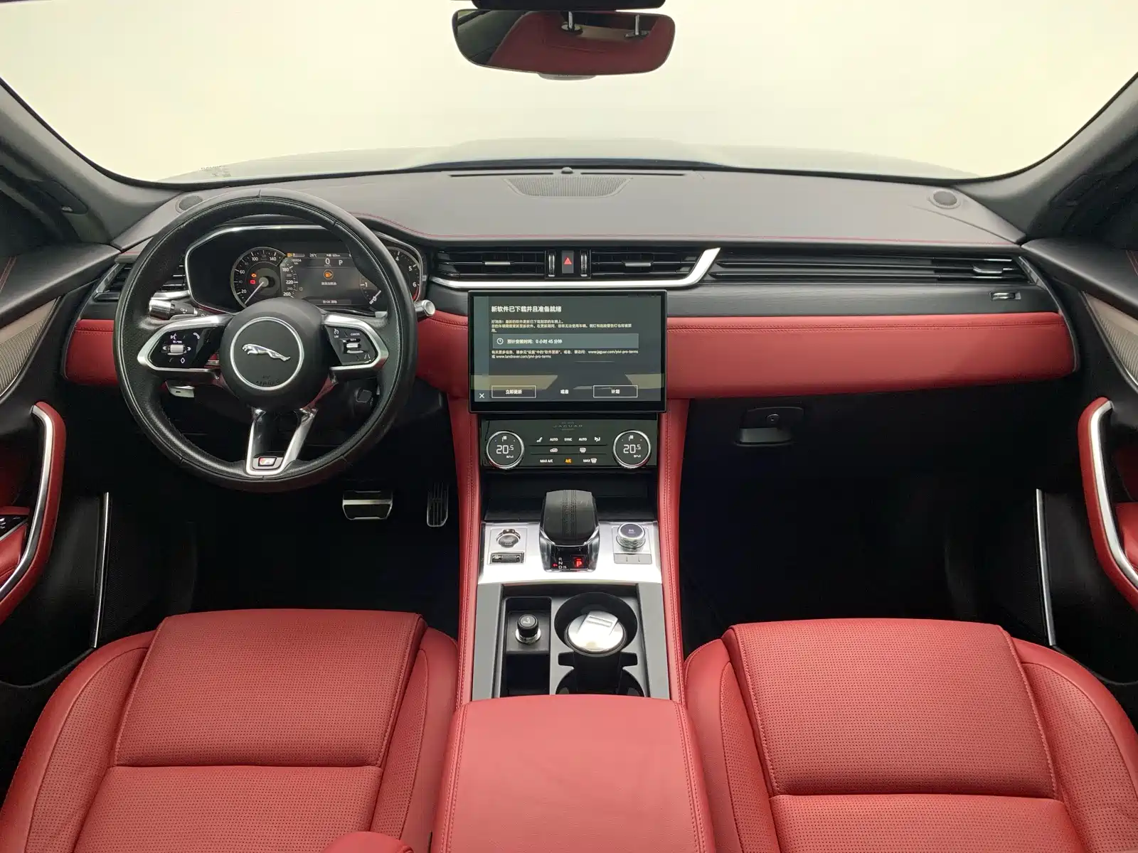 Фото 7 - Jaguar F-PACE