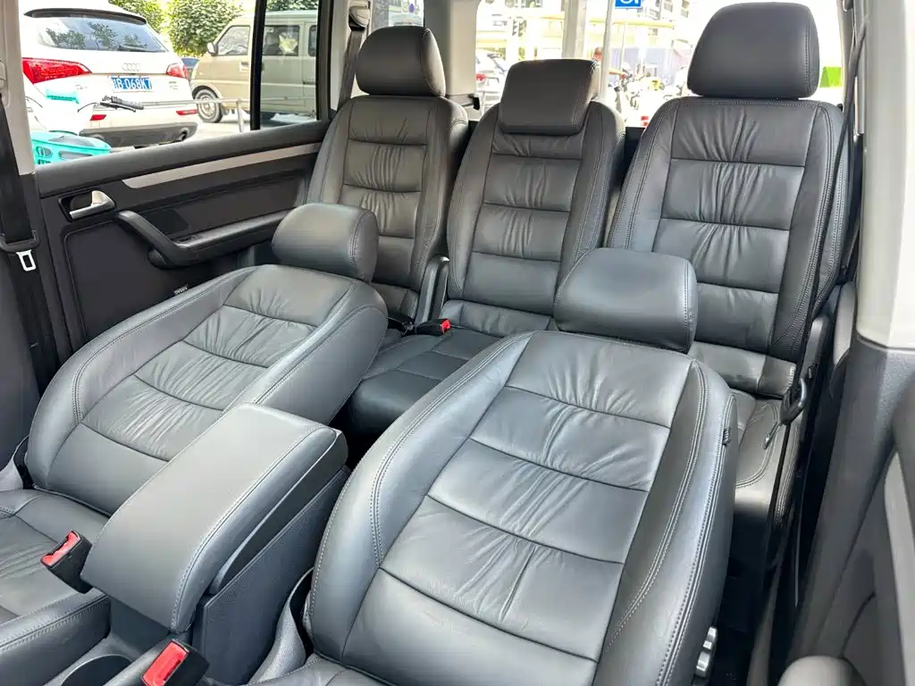 Фото 10 - Volkswagen Touran