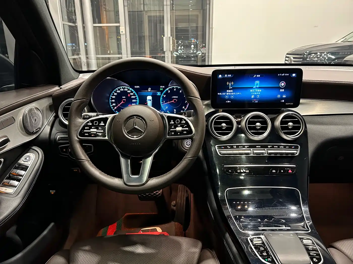 Mercedes-Benz GLC 2021 GLC 260 L 4MATIC Sporty фото 10
