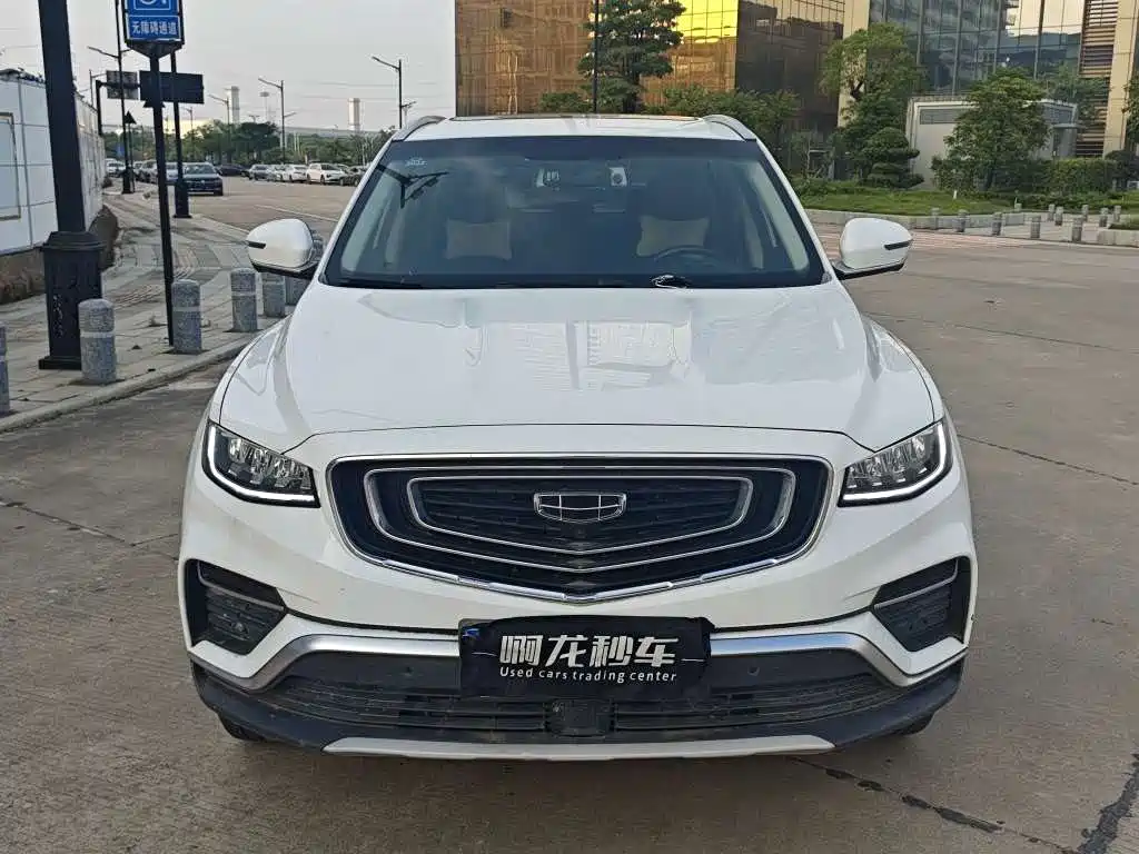 Фото 2 - Geely Atlas
