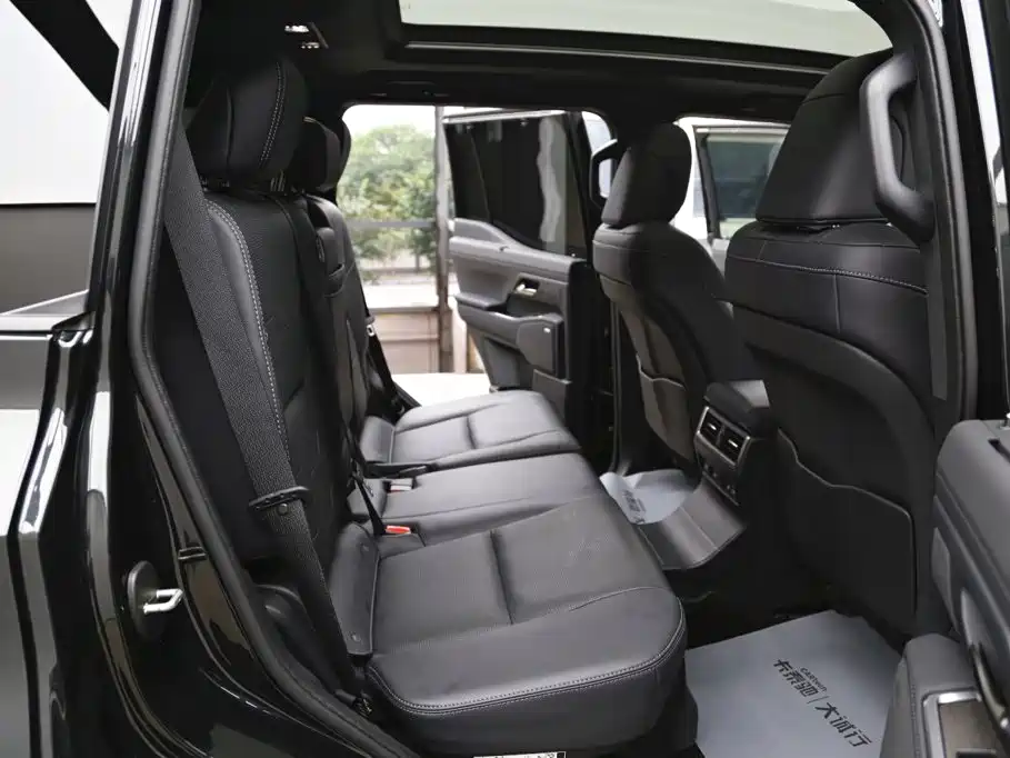 Фото 23 - Lexus GX