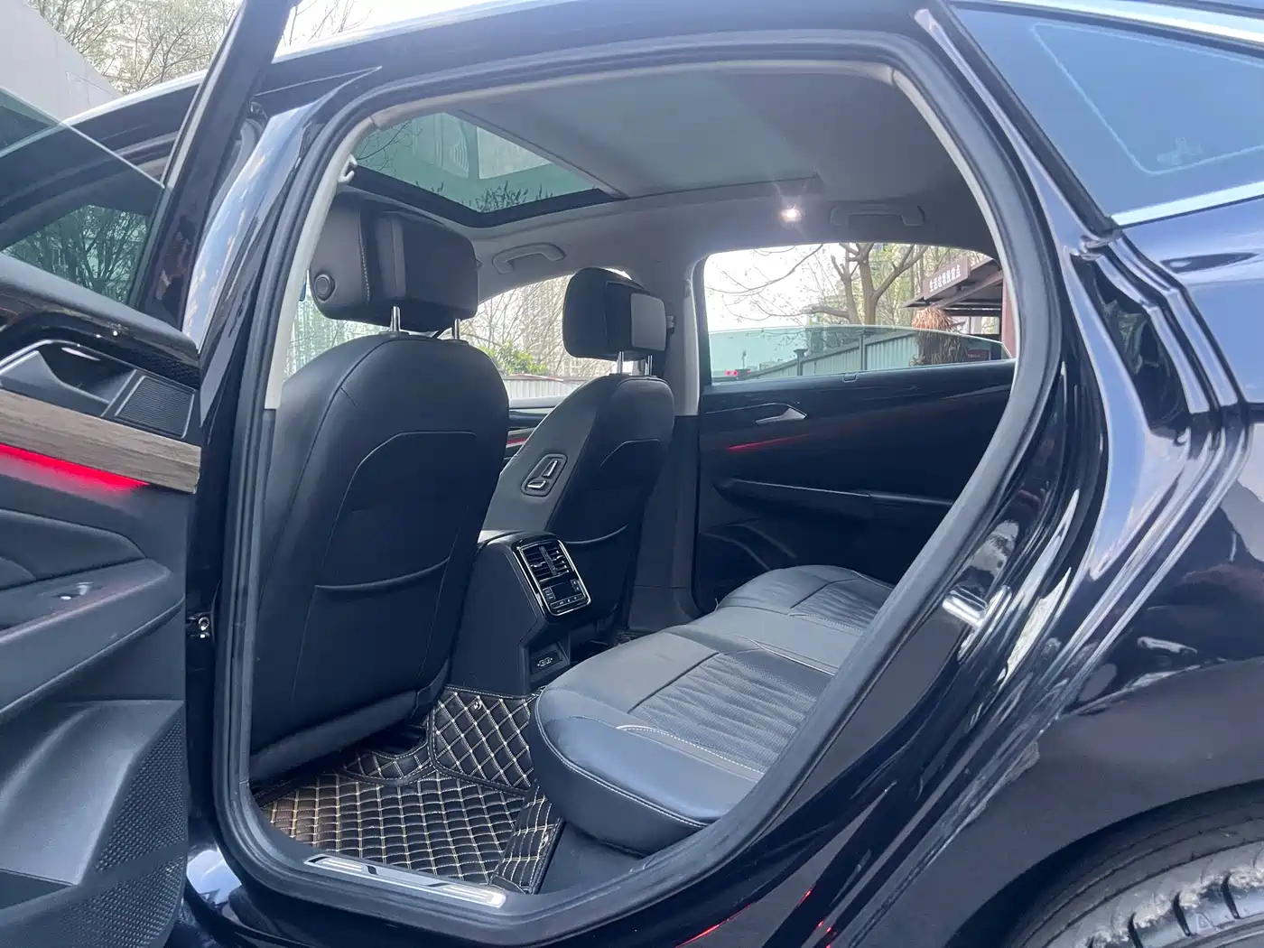 Volkswagen Passat 2019 330TSI Luxury Edition China VI фото 12
