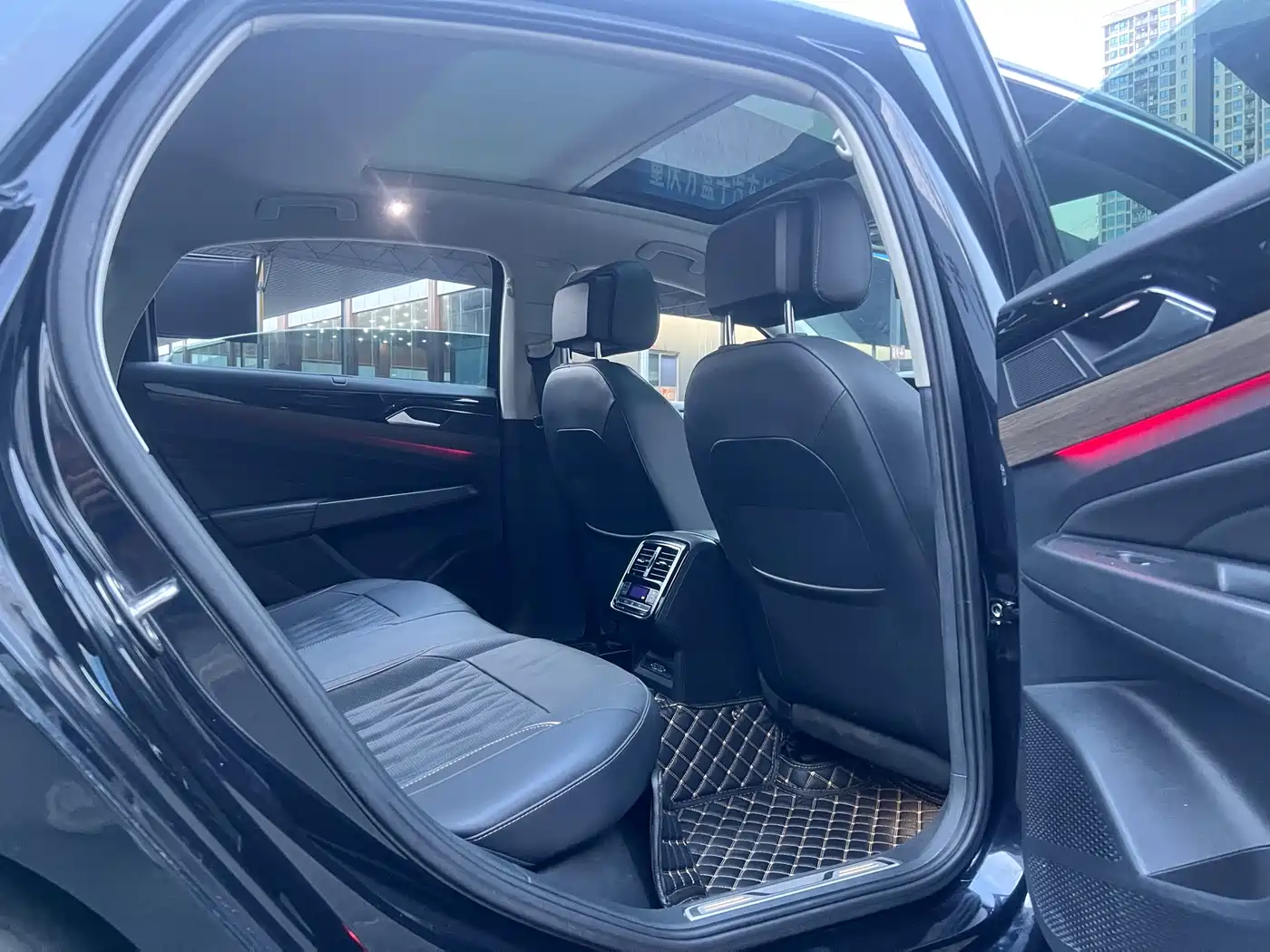 Volkswagen Passat 2019 330TSI Luxury Edition China VI фото 26