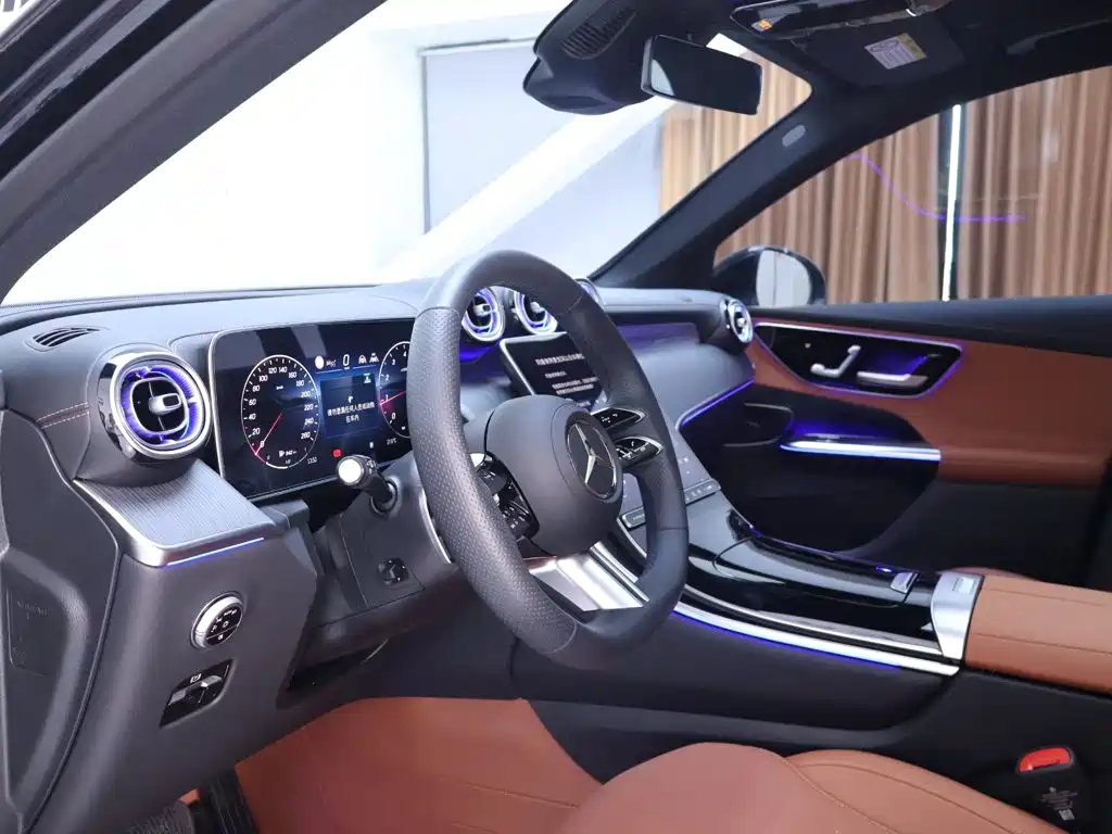 Photo 11 - Mercedes-Benz GLC