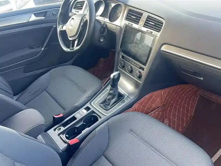 Volkswagen Golf 2016 1.6L Automatic Comfort фото 2