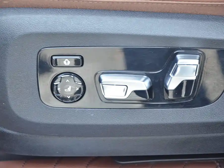 BMW X7 2024 xDrive40i Leading Luxury Package фото 6
