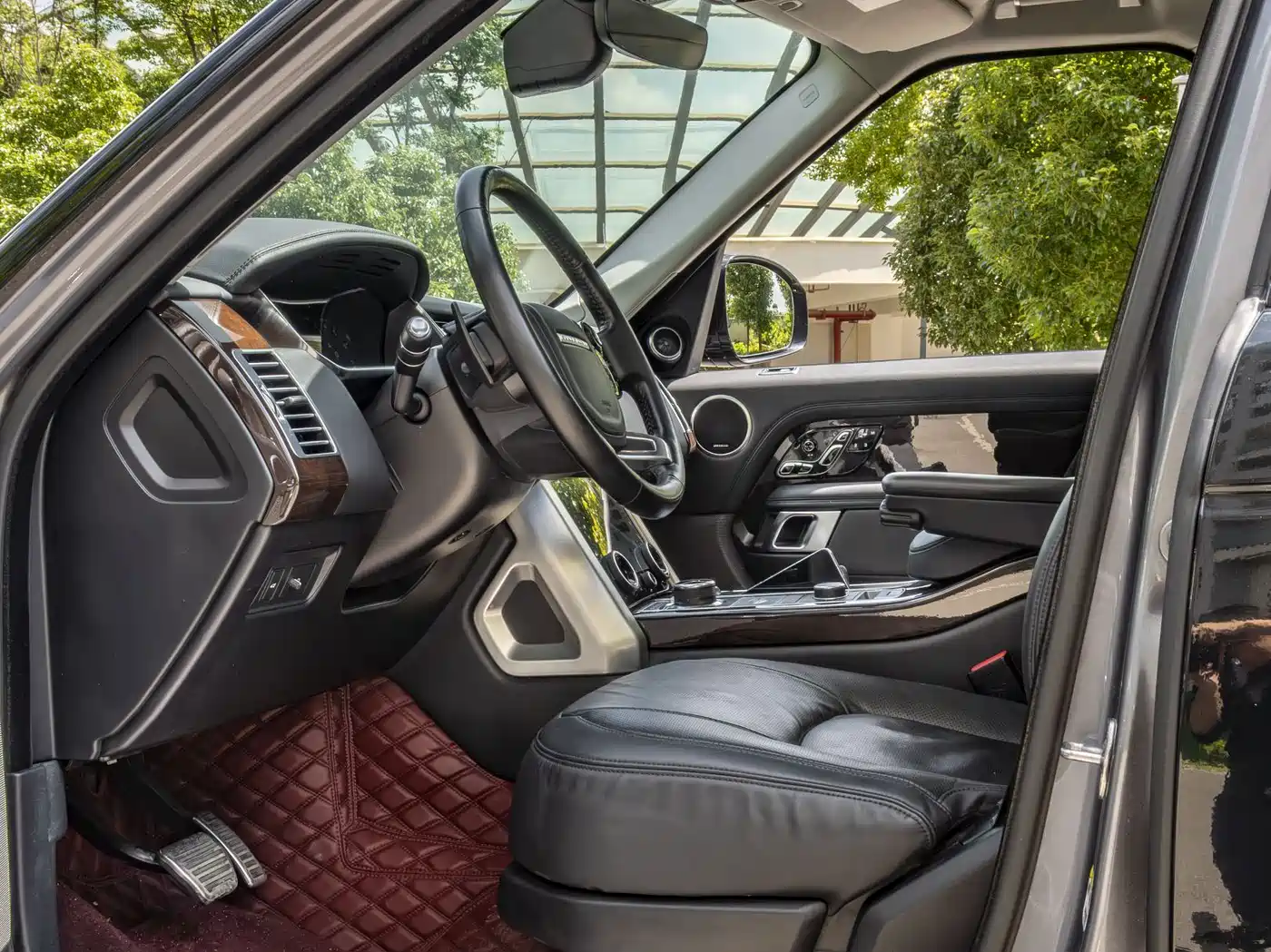 Land Rover Range Rover 2021 3.0 L6 Heritage Extended Classic Edition фото 14