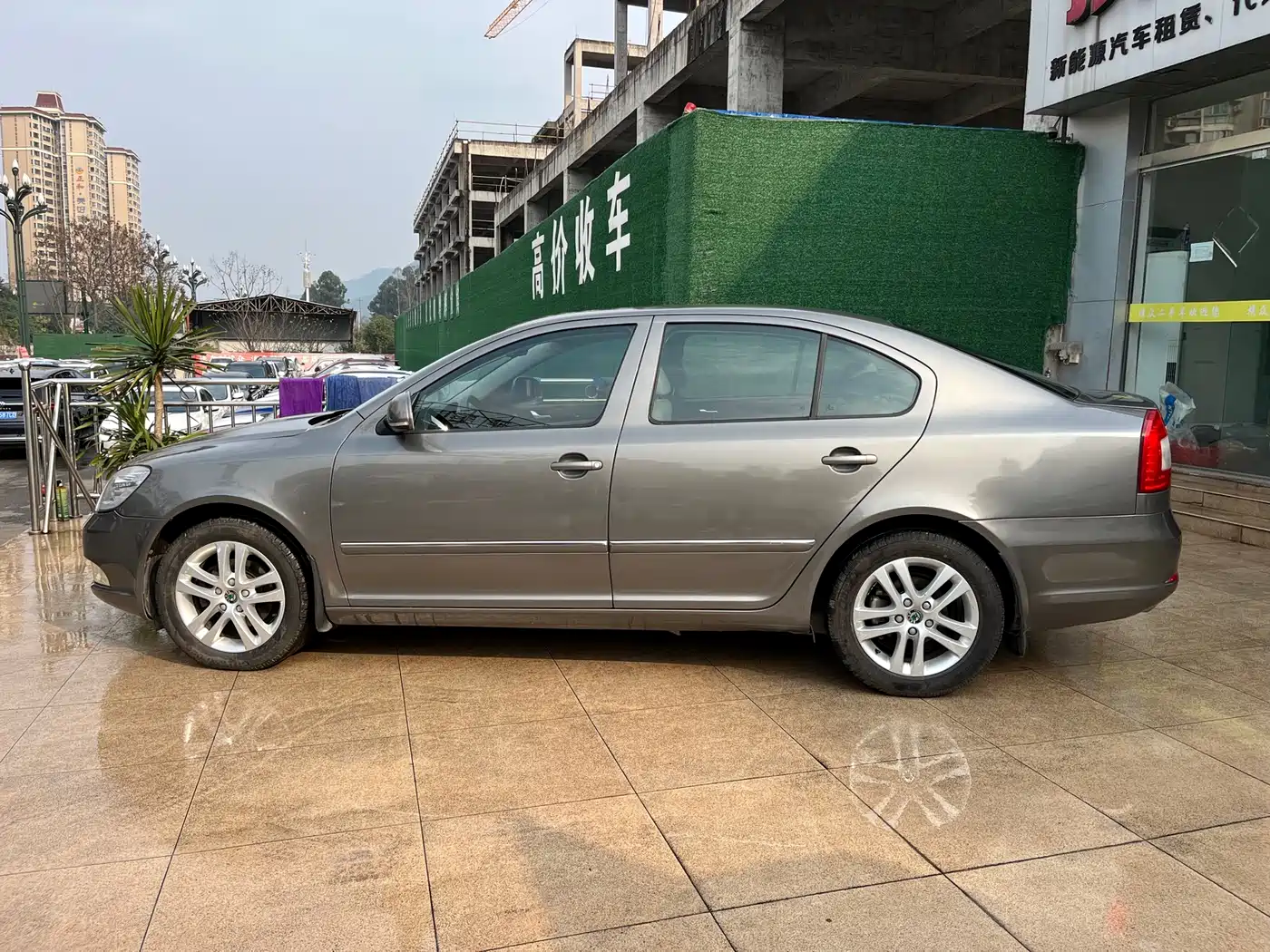 Škoda Octavia 2013 1.6L Automatic Elite Edition фото 10