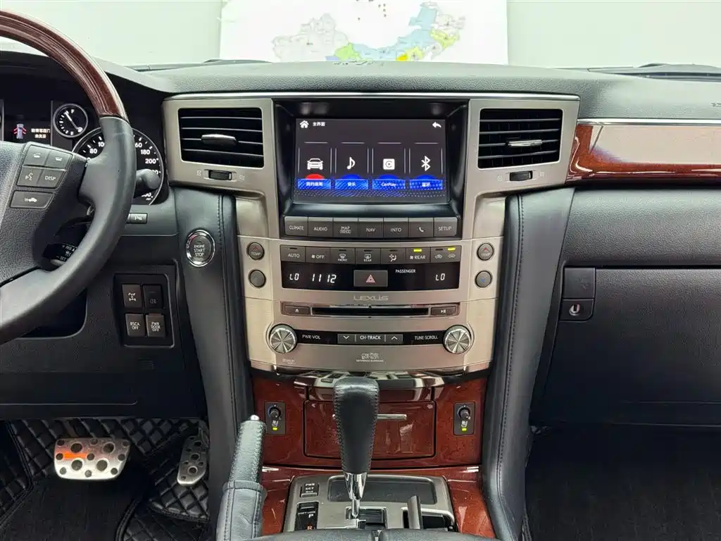 Lexus LX фото 11