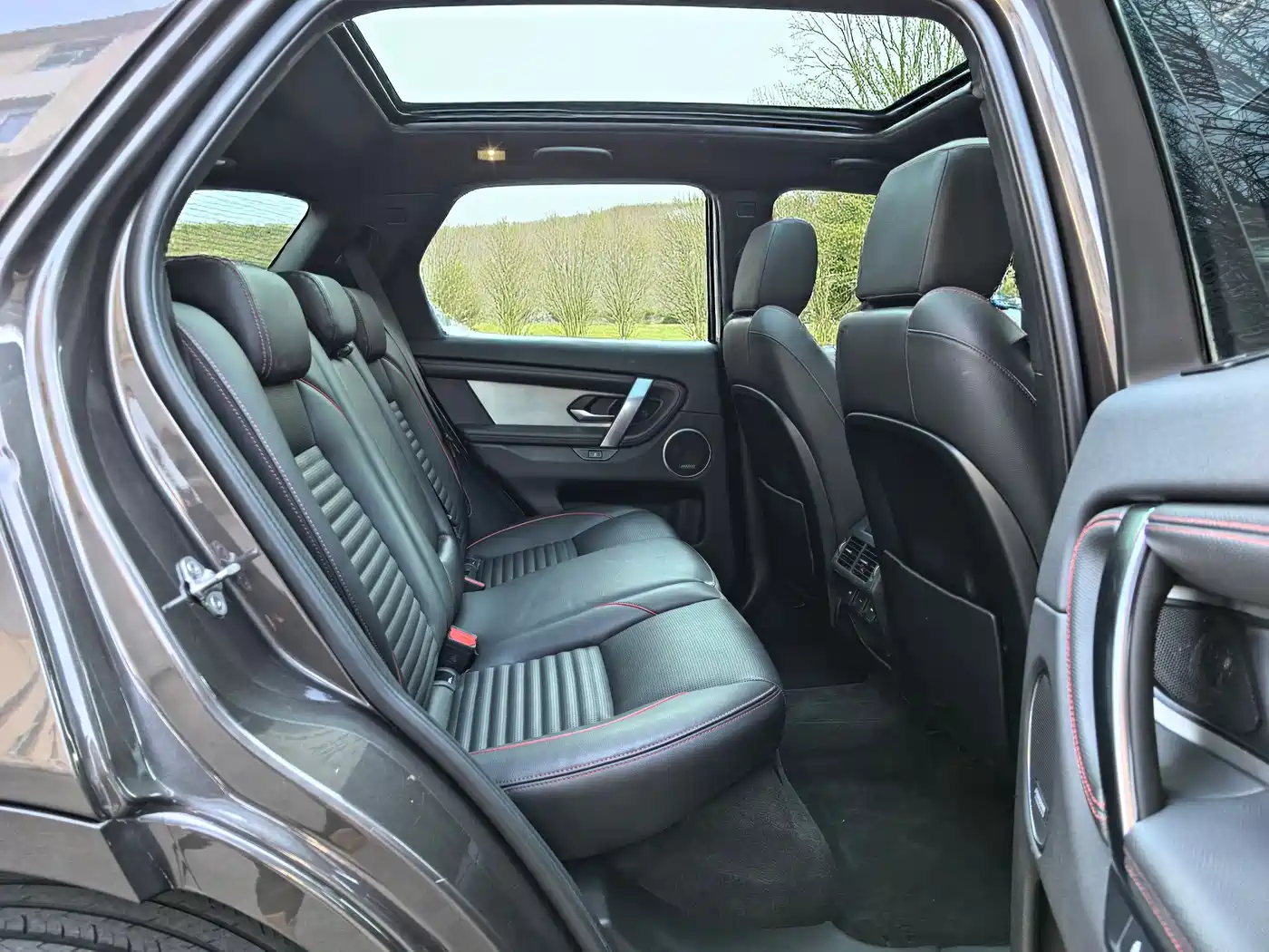 Land Rover Discovery Sport 2022 249PS Metropolis Edition 5-Seater фото 12