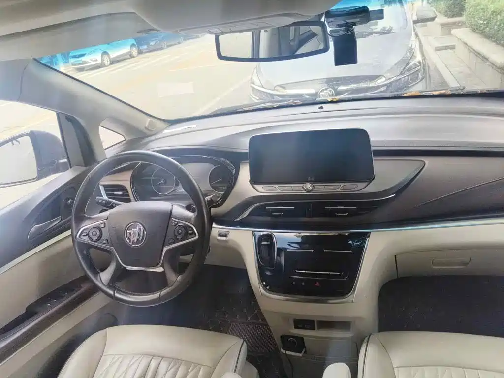 Photo 12 - Buick GL8