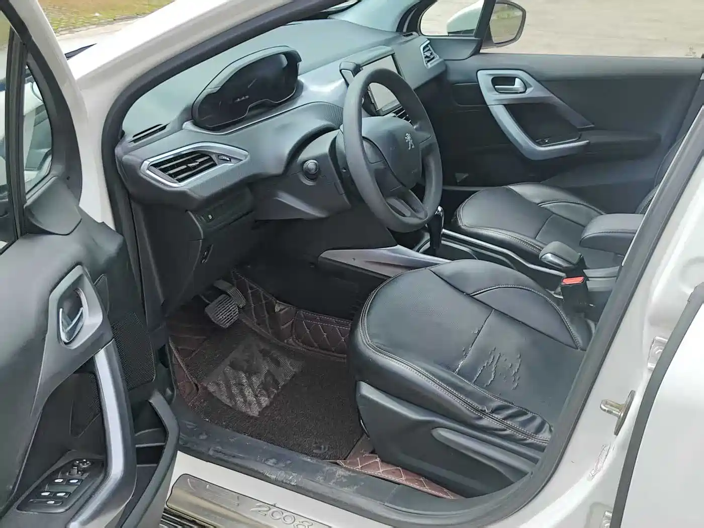 Peugeot 2008 2014 1.6L Automatic Trend Edition фото 8