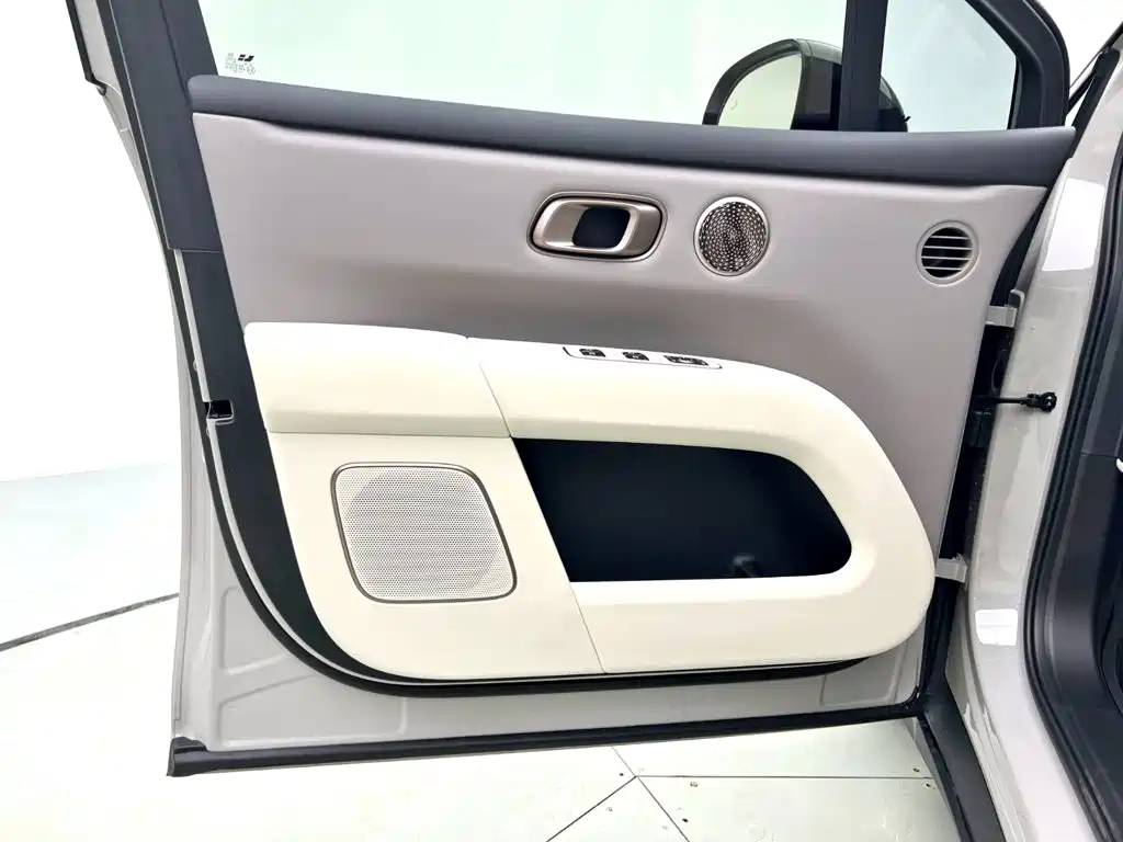 Фото 12 - Li Auto i6