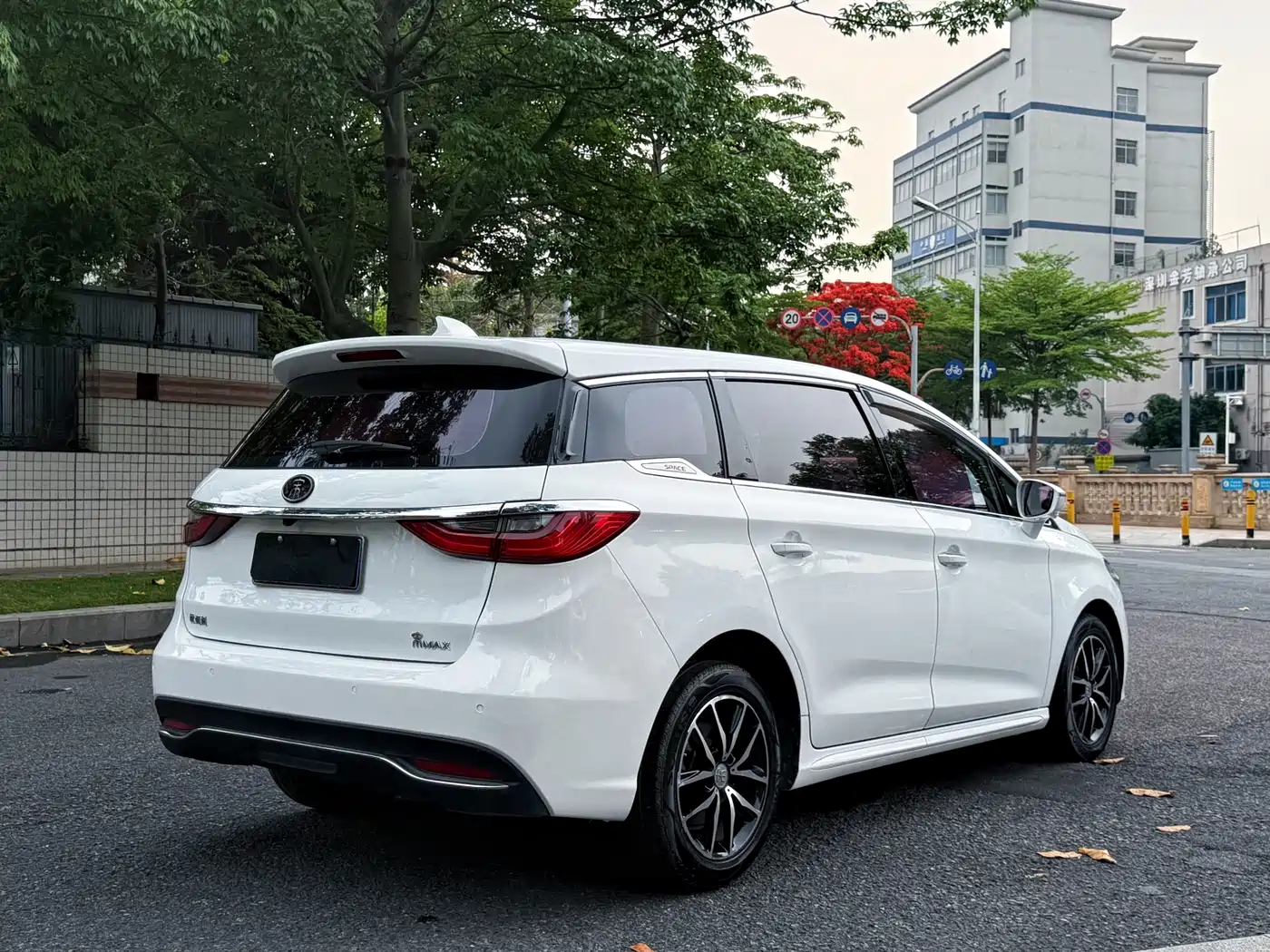 BYD Song MAX 2018 1.5T Auto Smart Connected Premium 7-Seater фото 7
