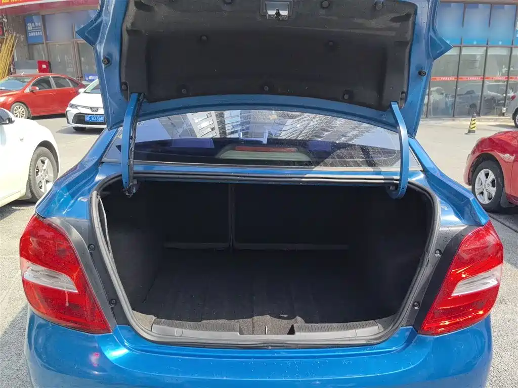 Chevrolet Aveo 2014 Sedan 1.4SL MT Luxury Edition фото 19