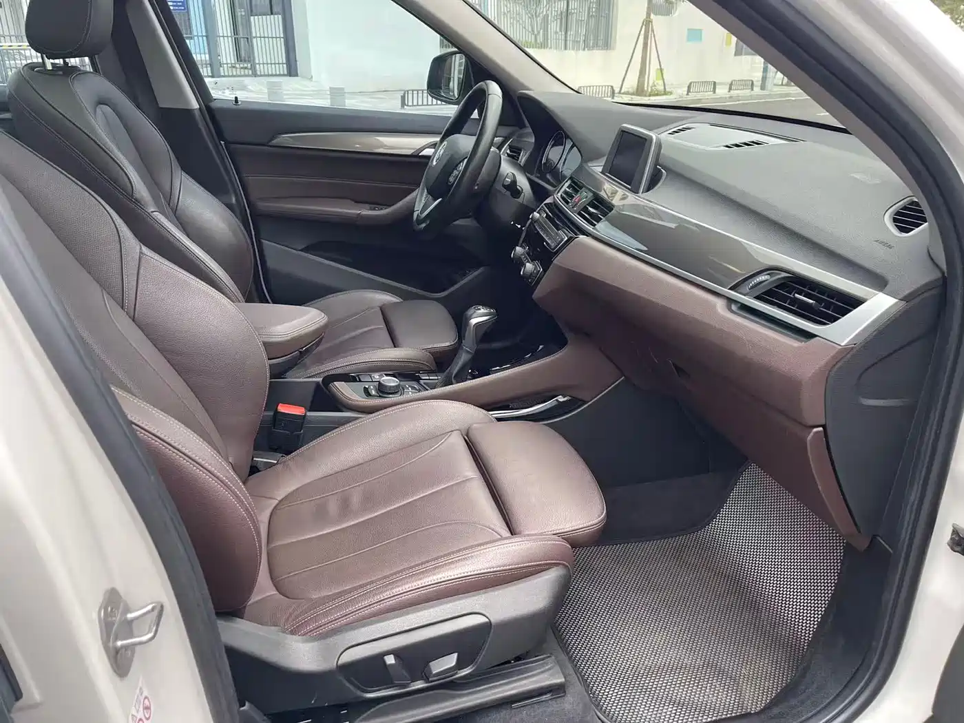 BMW X1 2019 sDrive18Li Premium Model фото 15