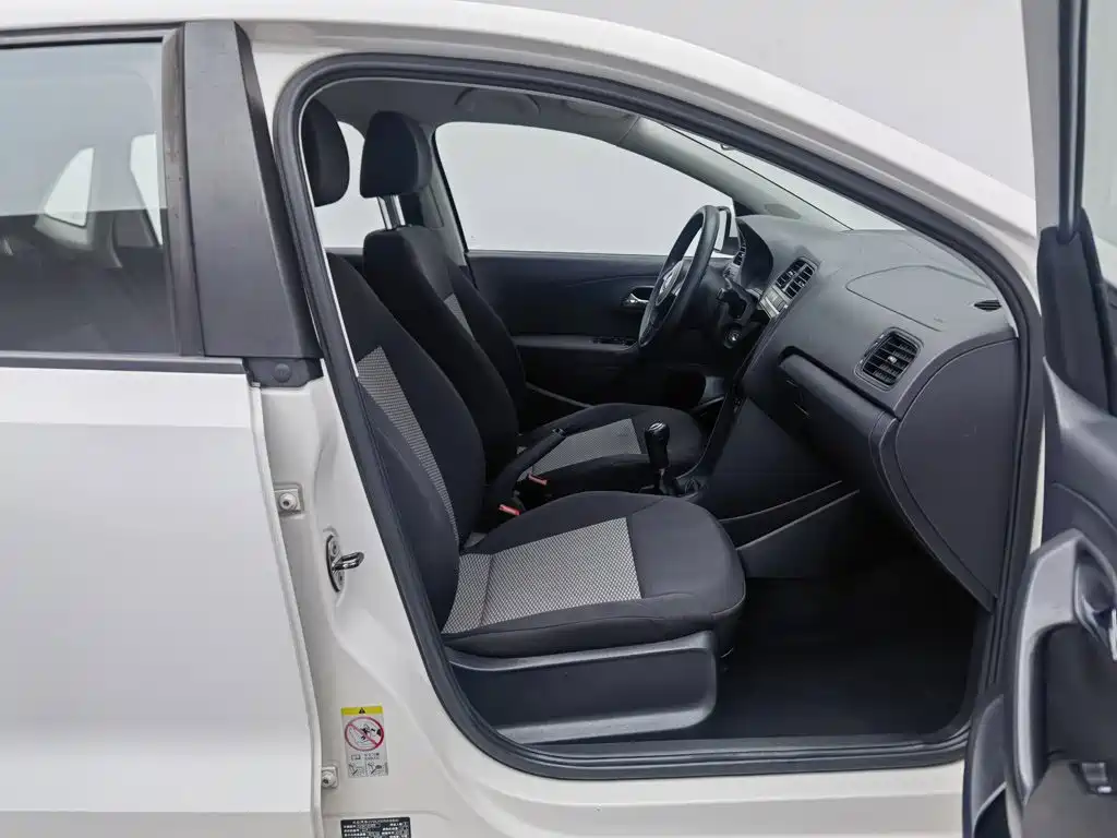 Фото 23 - Volkswagen Polo