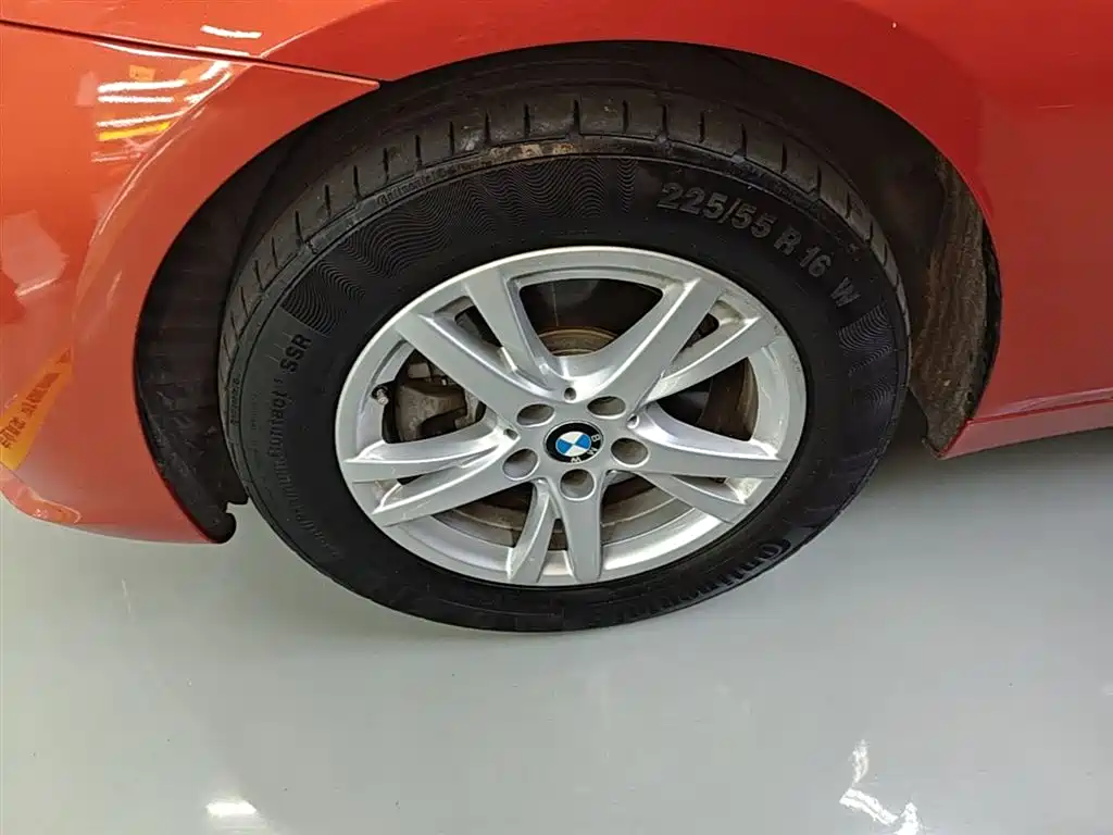 BMW 2 Series Touring 2016 218i Leading фото 23