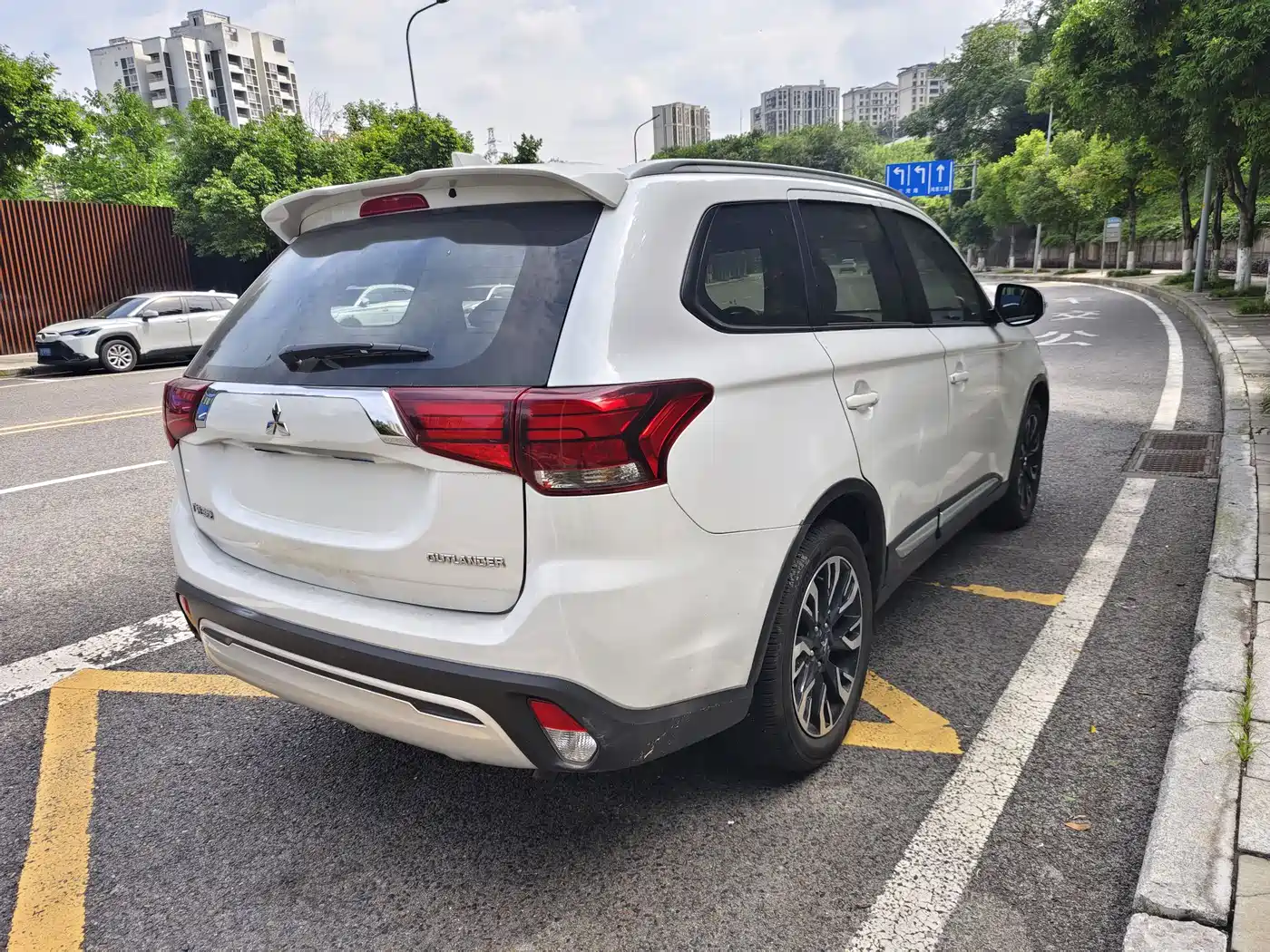 Фото 4 - Mitsubishi Outlander