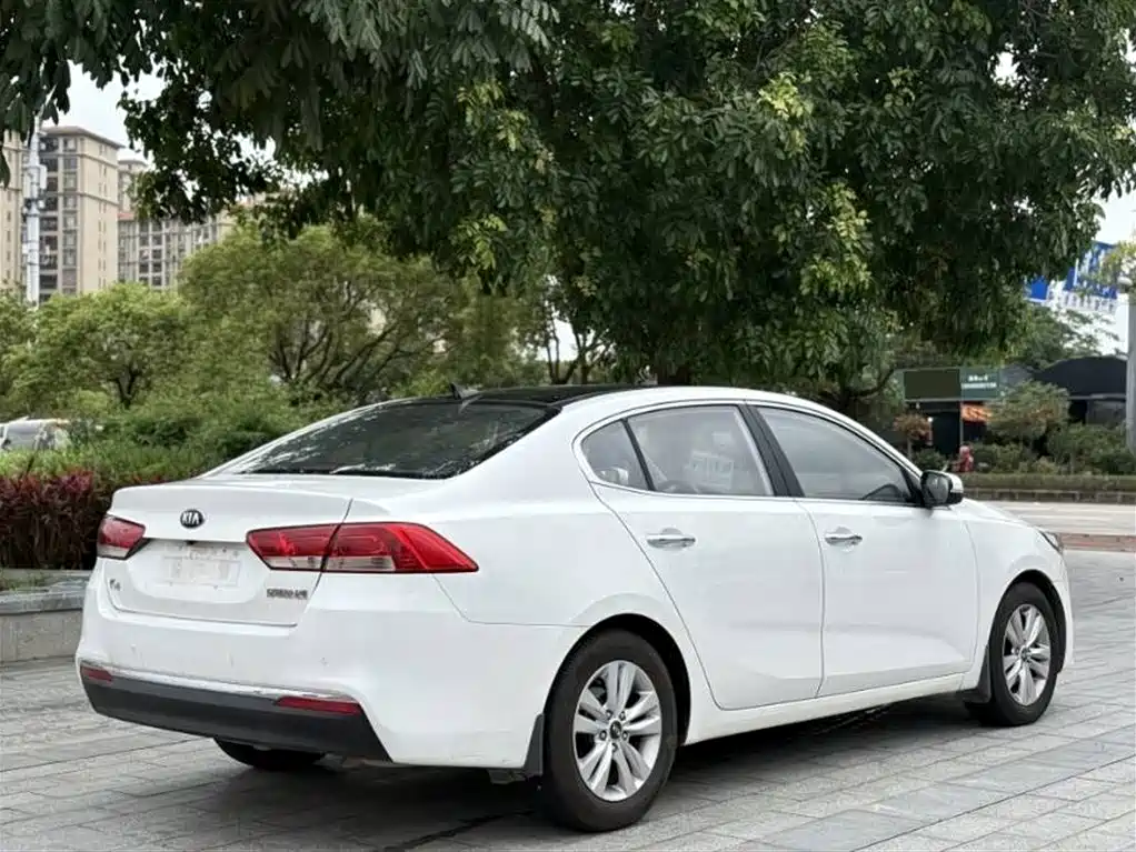 Kia K4 2014 1.8L Automatic GLS фото 9