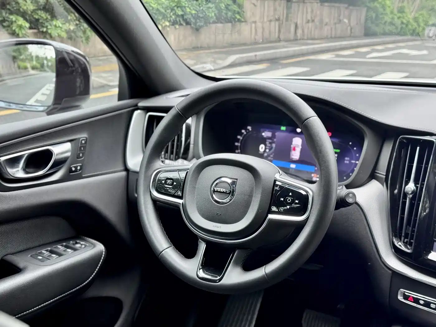 VOLVO XC60 PLUG-IN HYBRID