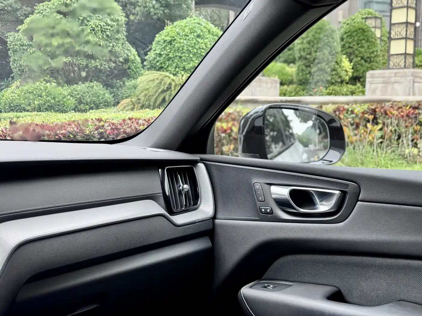 VOLVO XC60 PLUG-IN HYBRID