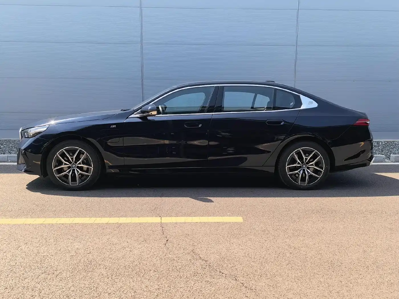 BMW i5 2024 eDrive 35L Premium Model M Sport Package фото 6