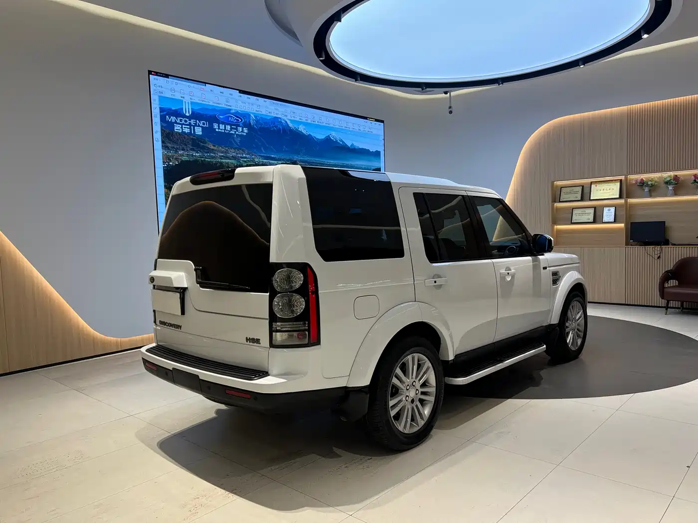Land Rover Discovery 2015 3.0 SDV6 HSE Diesel фото 4