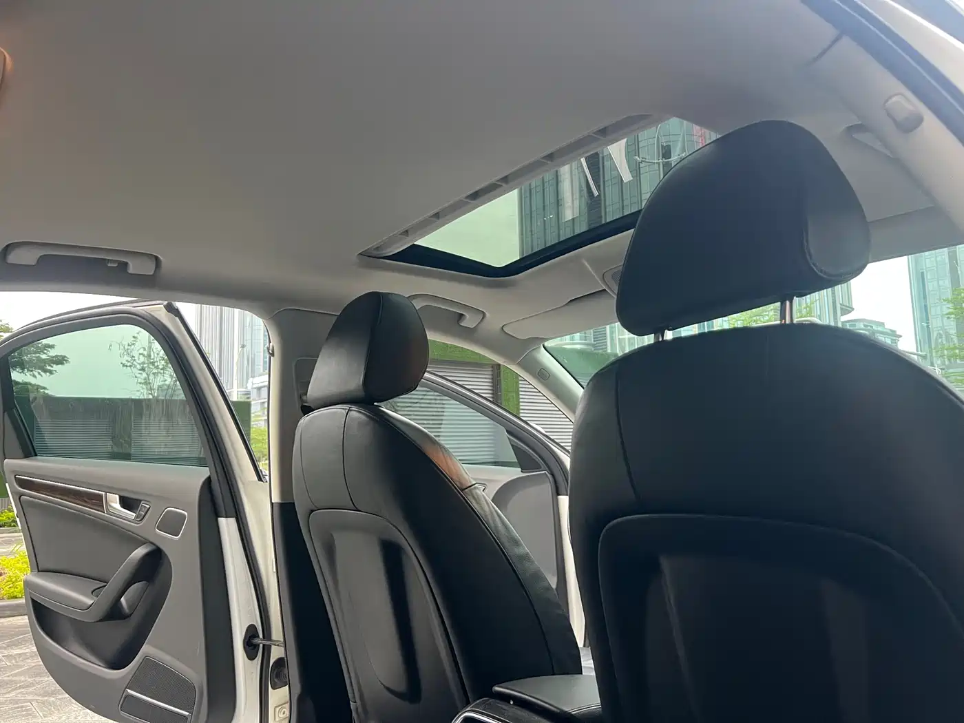 Audi A4L 2010 2.0 TFSI Comfort фото 17