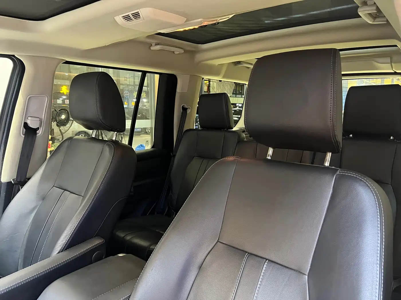 Land Rover Discovery 2015 3.0 SDV6 HSE Diesel фото 16