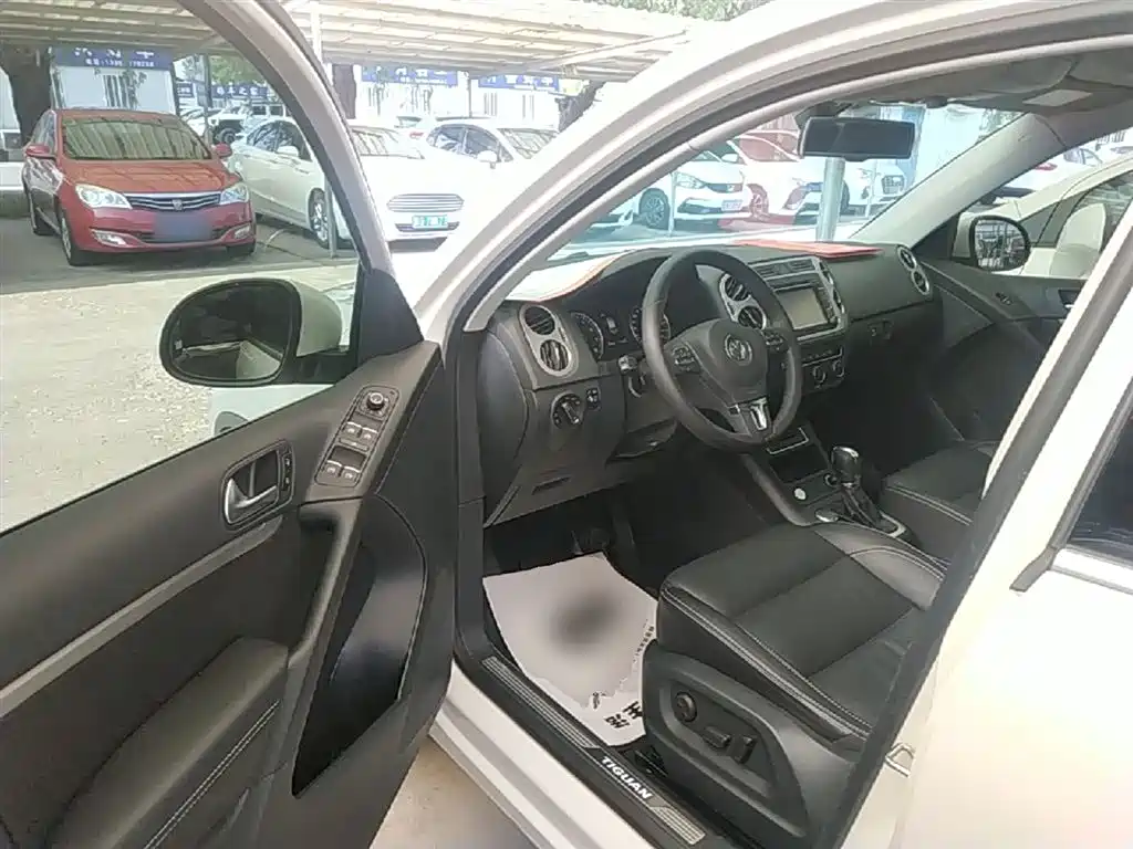 Volkswagen Tiguan 2015 1.8TSI Automatic 2WD Highline фото 16