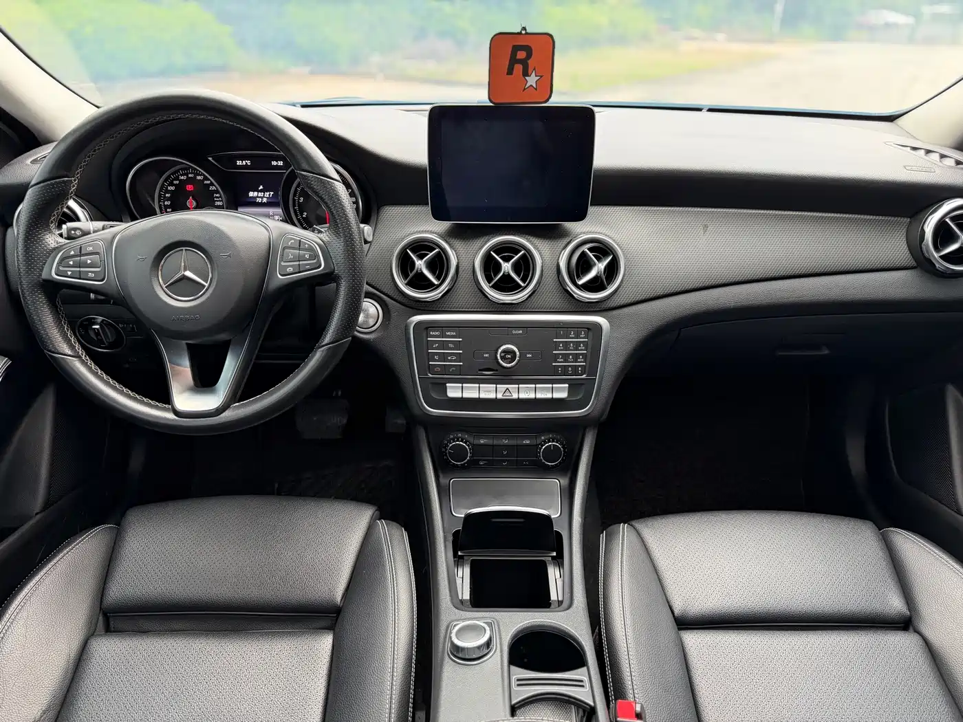 Mercedes-Benz GLA 2018 GLA 200 Dynamic фото 11