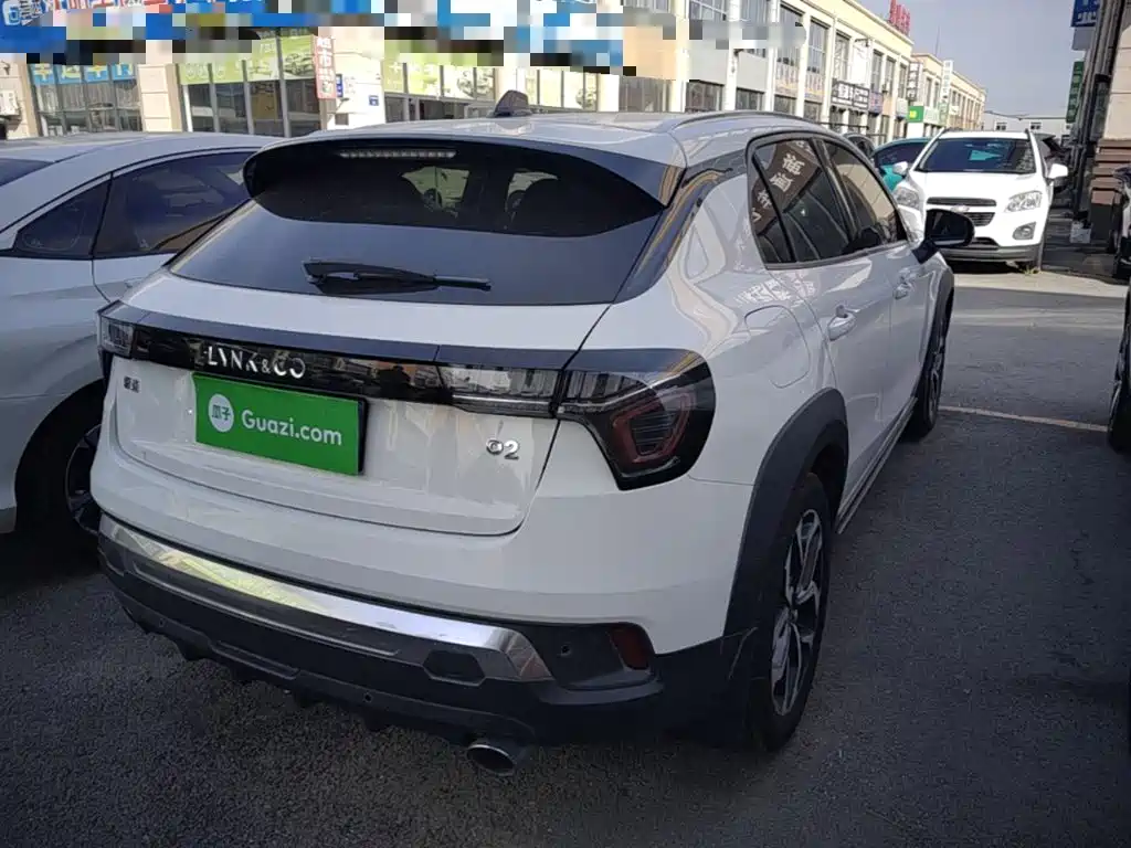 Фото 7 - Lynk & Co 02