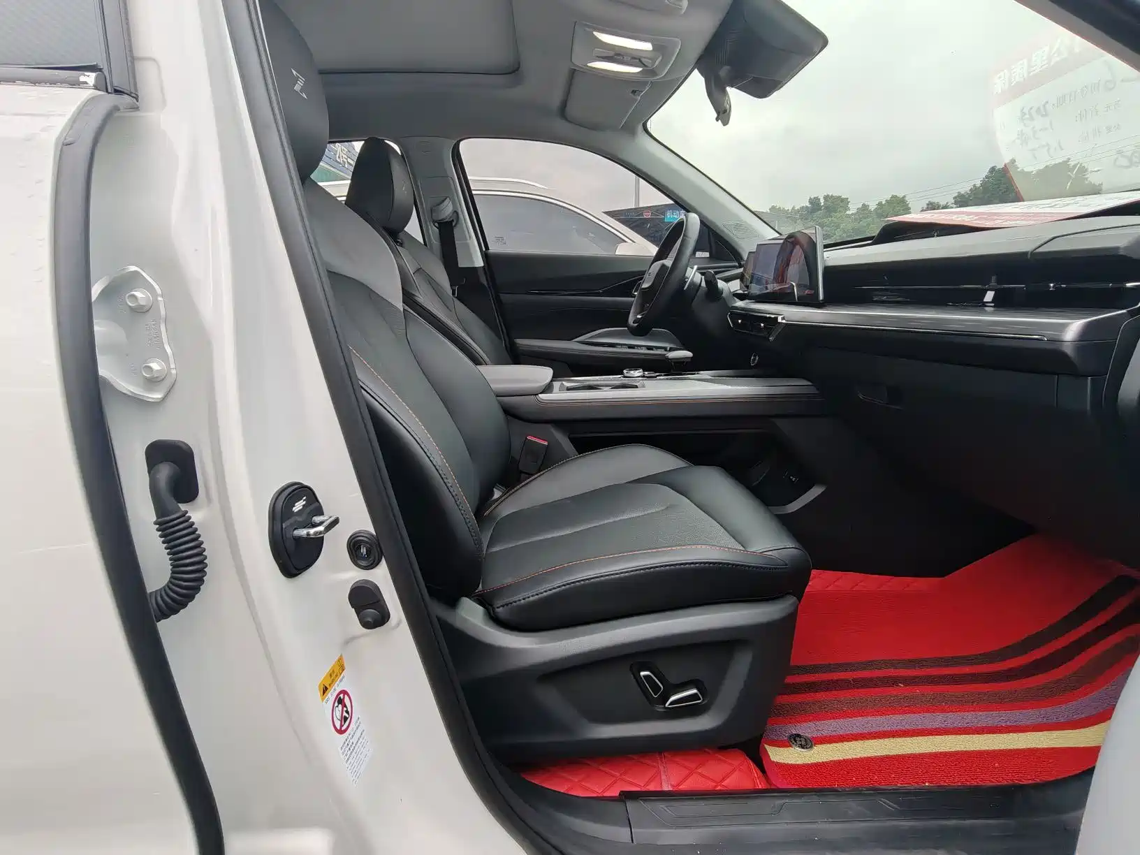 Photo 4 - Changan Oshan Z6