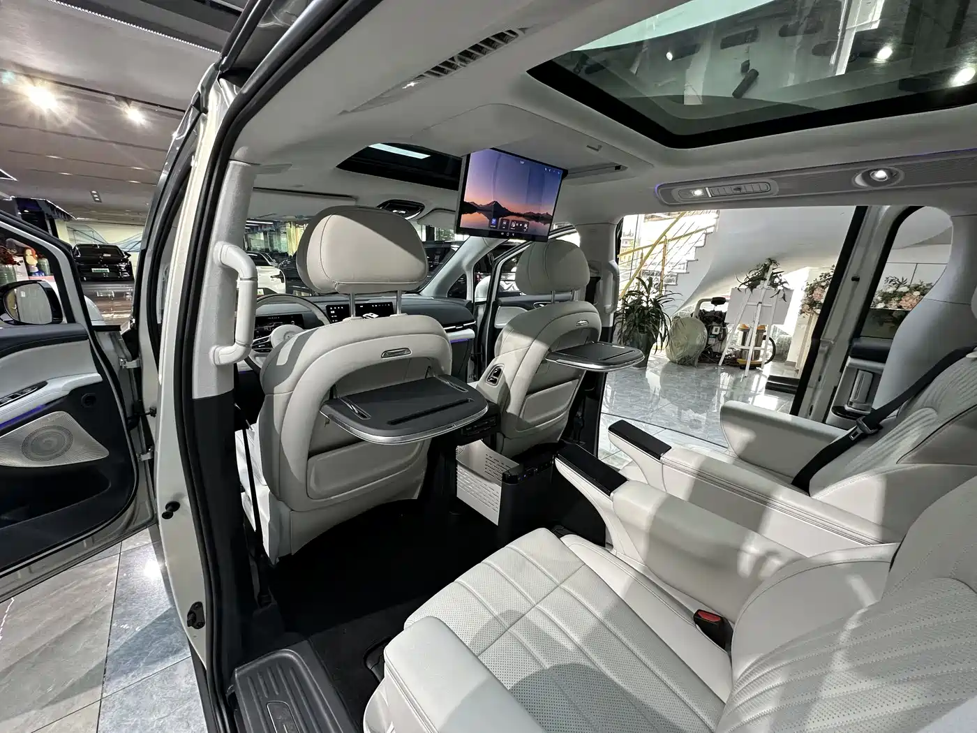 Voyah Auto Voyah Dreamer 2025 PHEV AWD Flagship Qian Kun Edition фото 9