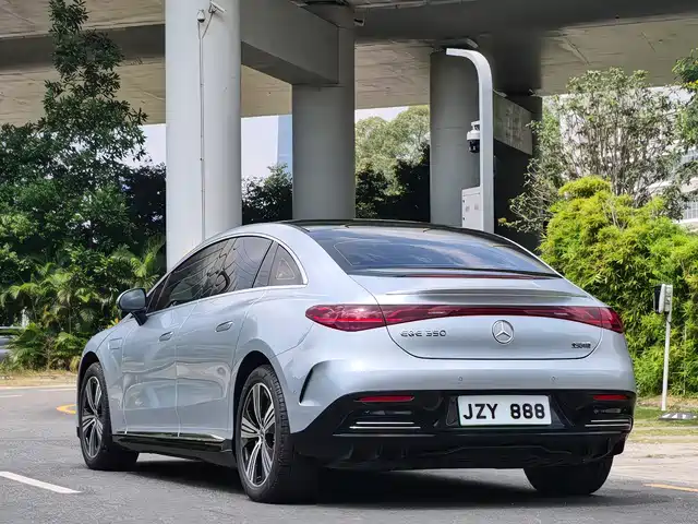 Mercedes-Benz EQE 2022 350 Luxury Edition — фото 5