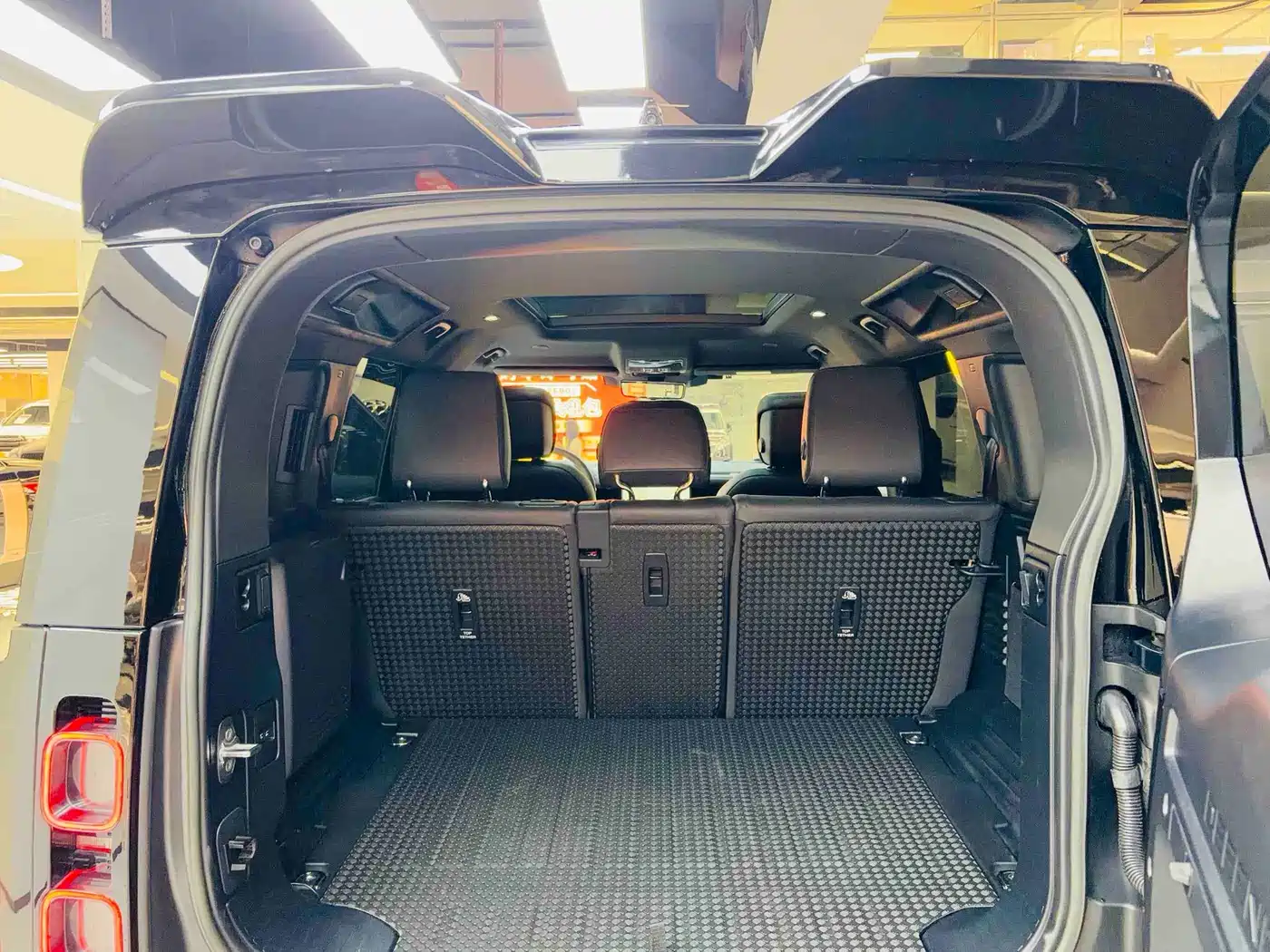 Land Rover Defender 2023 Facelift 110 5.0T V8 фото 21