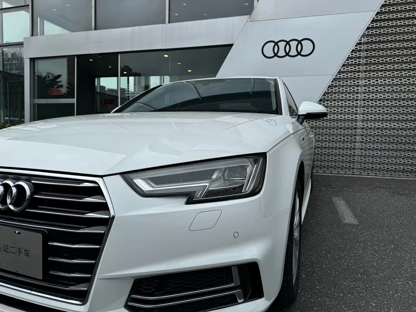 Фото 12 - Audi A4L