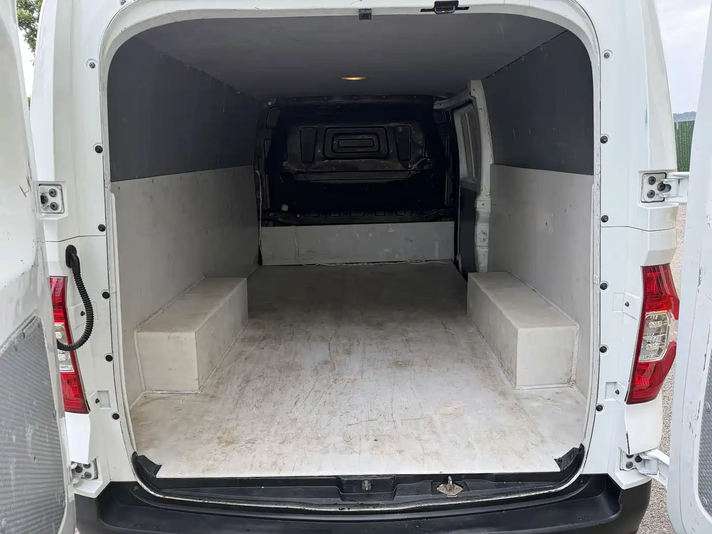 SAIC Maxus Maxus EV30 2022 Pure Electric Smart Logistics Expert Long Axle Guoxuan фото 16