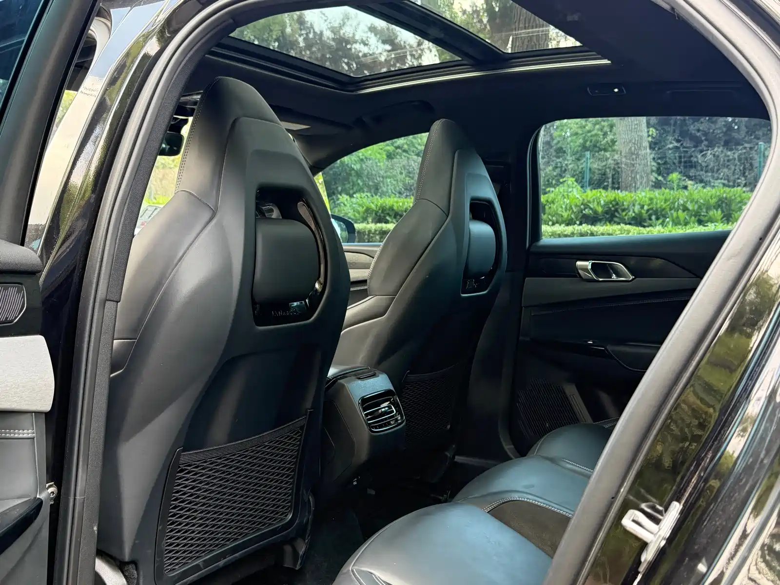 Фото 6 - Lynk & Co 03